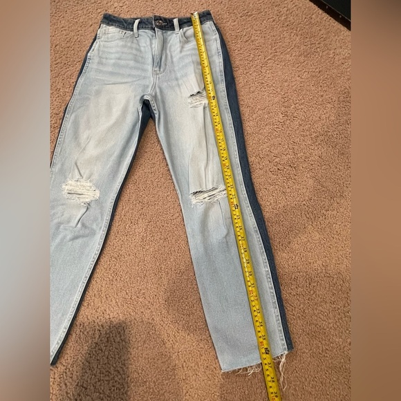 HOLLISTER Two-Tone Ultra High Rise Mom Jeans - Picture 6 of 9